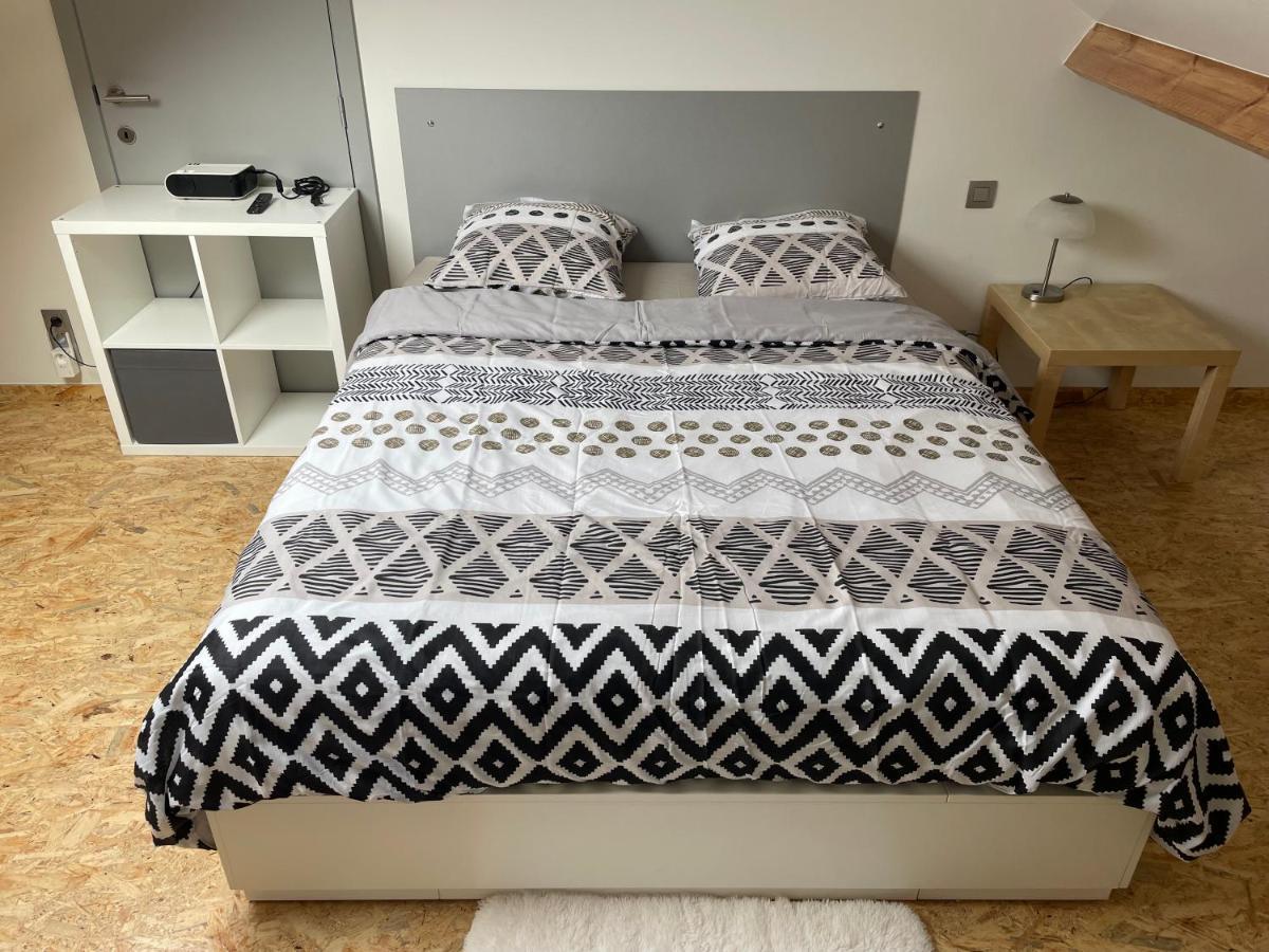 Apartmán Studio Ag Jambes Exteriér fotografie
